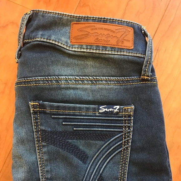 Seven high rise skinny. Size 4. - Picture 3 of 4